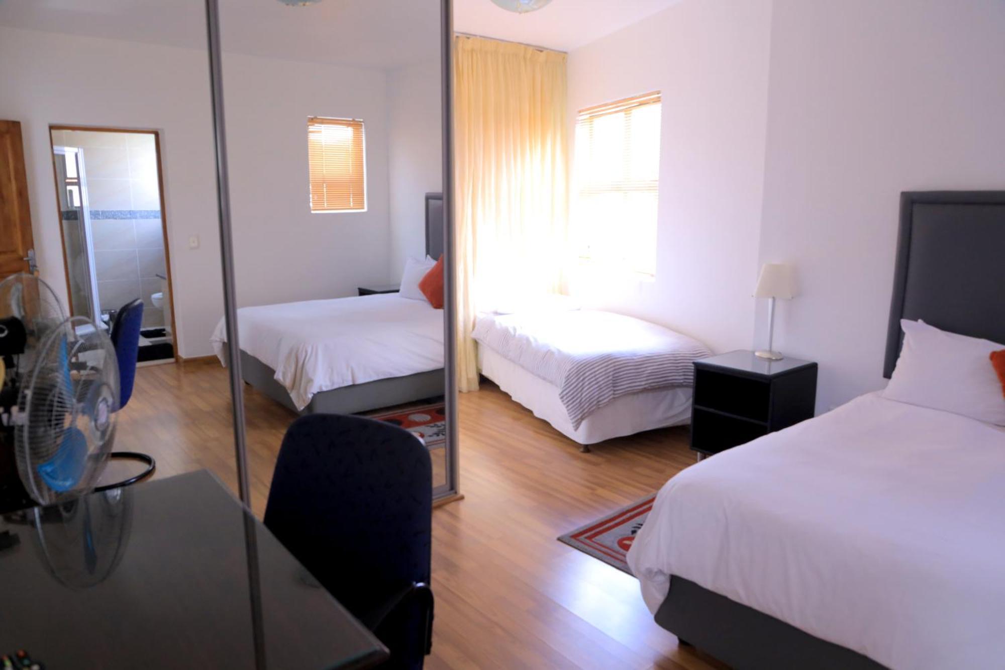 Driepersoonskamer met Badkamer
