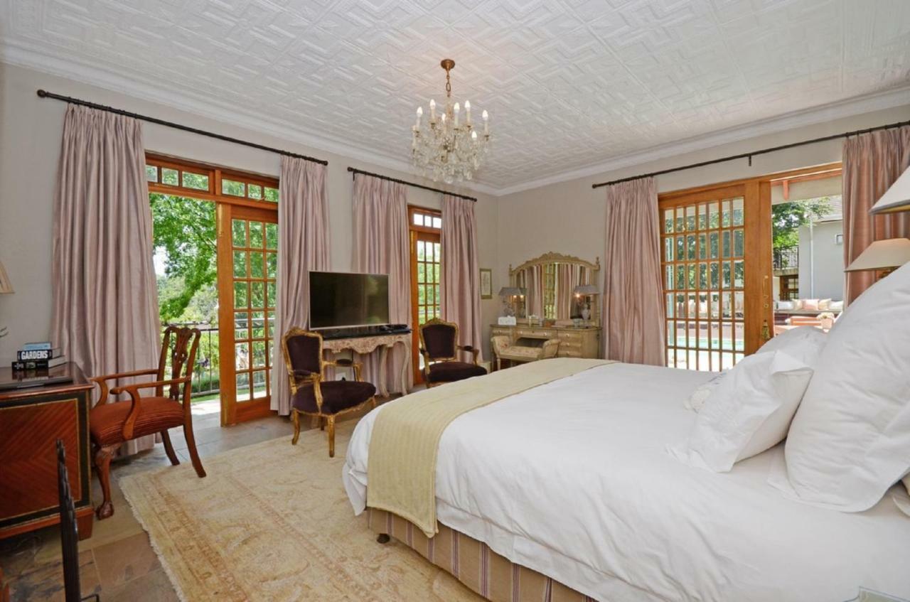 King Suite - Jacaranda